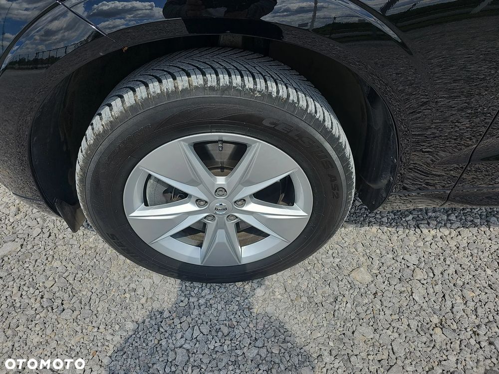 Volvo XC 60 B4 D Essential - 9