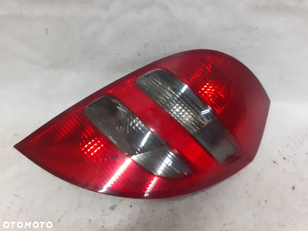 .  TYL TYLNA LAMPA PRAWA MERCEDES A W169