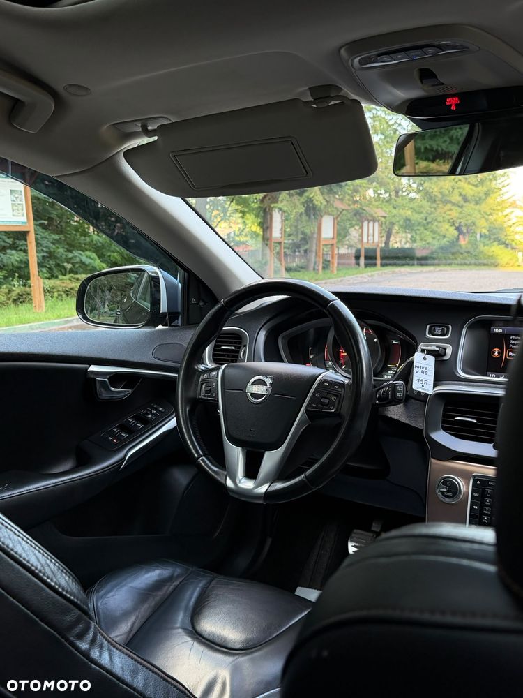 Volvo V40 Cross Country - 11