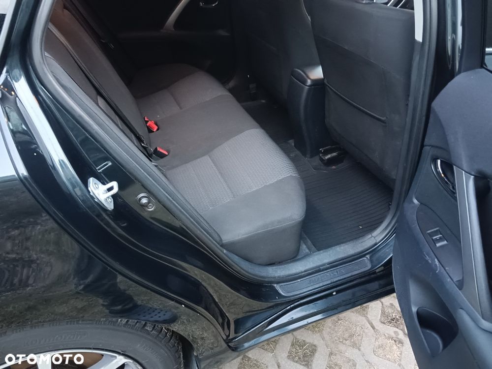 Toyota Avensis - 8