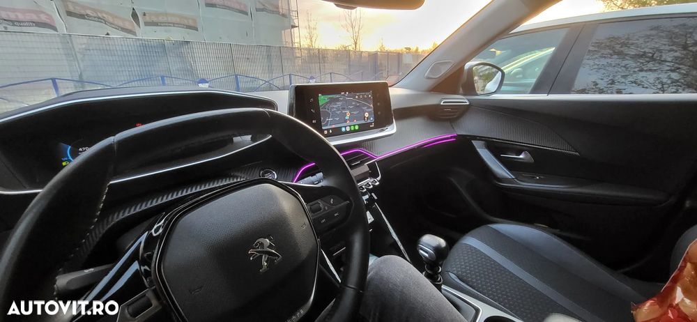 Peugeot 2008 1.2 PureTech Turbo S&S Allure - 8