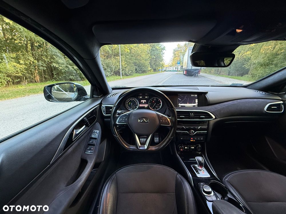 Infiniti Q30 - 16