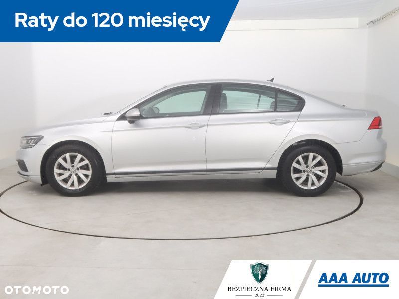 Volkswagen Passat - 4