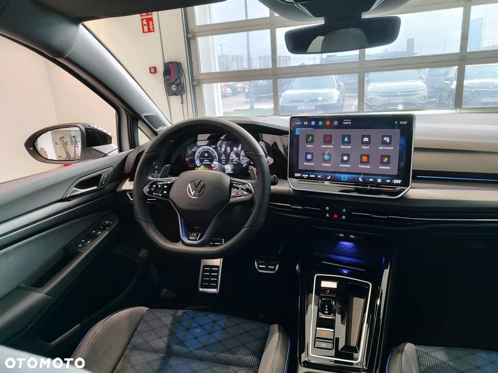 Volkswagen Golf - 24