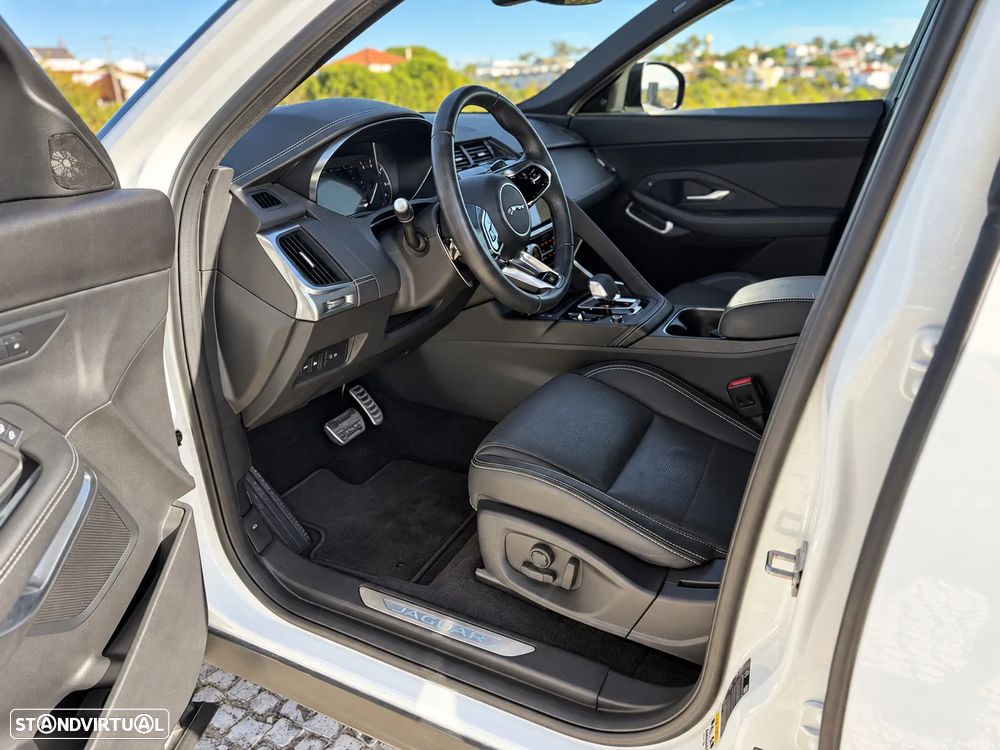 Jaguar E-Pace - 32