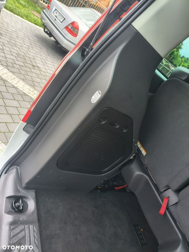 Ford Tourneo Custom - 32