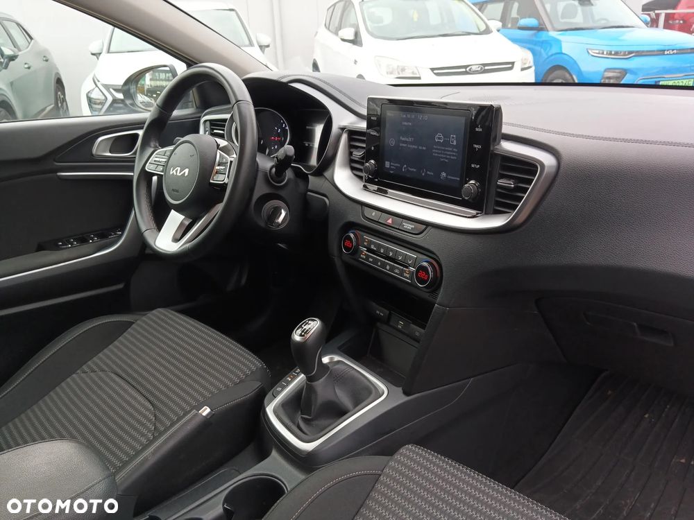 Kia Ceed 1.5 T-GDI M - 13