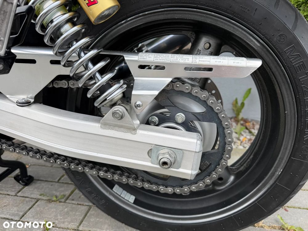 Suzuki GSX - 33