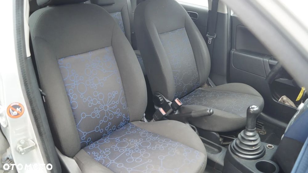 Ford Fiesta 1.3 Futura - 12