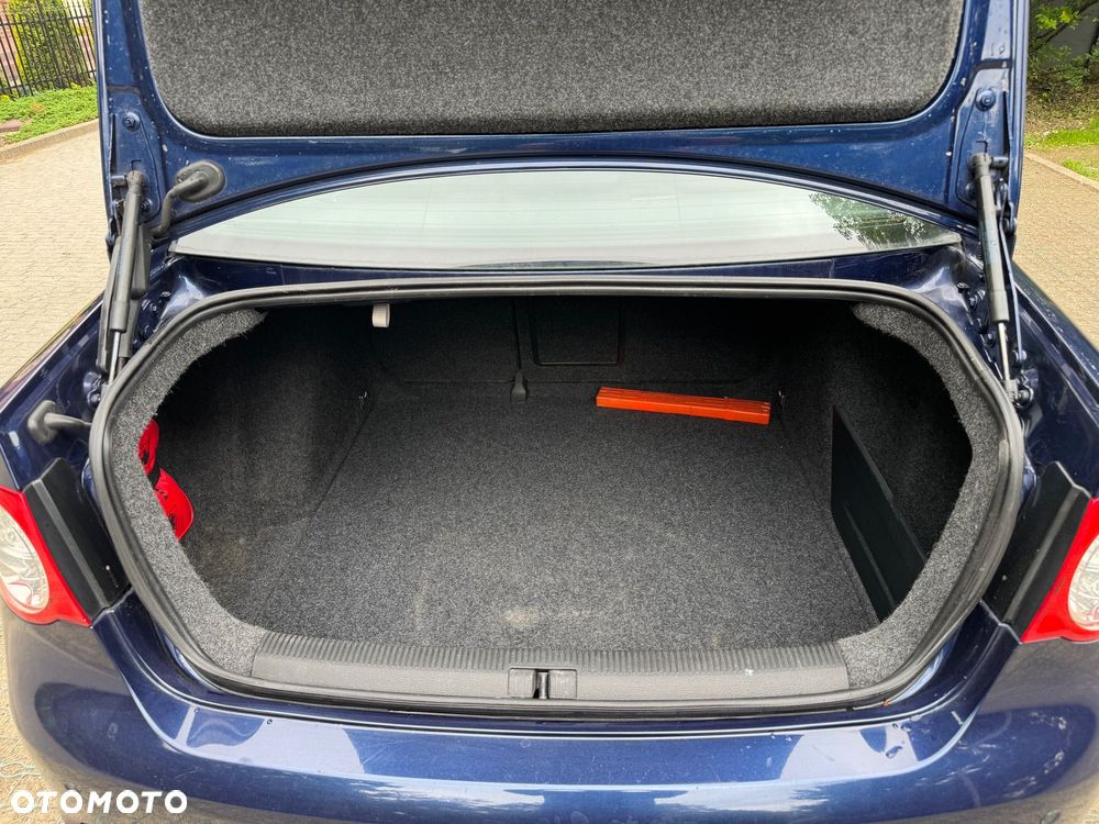 Volkswagen Jetta 1.9 TDI DPF Comfortline - 22