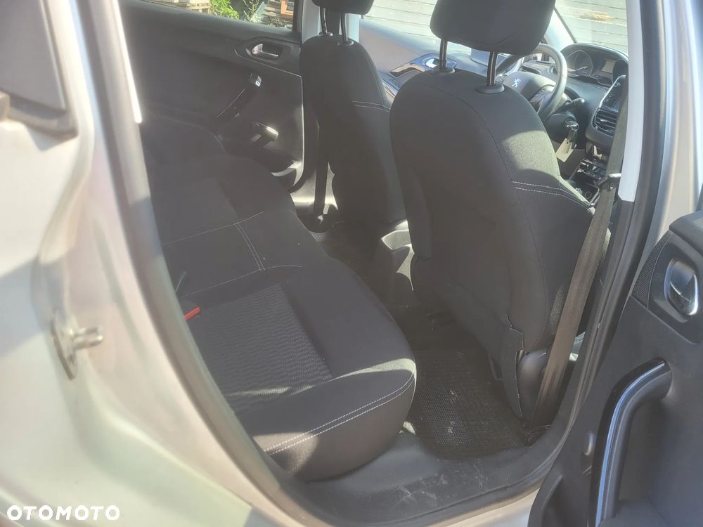 Peugeot 208 Blue-HDi 100 Stop&Start Allure - 28