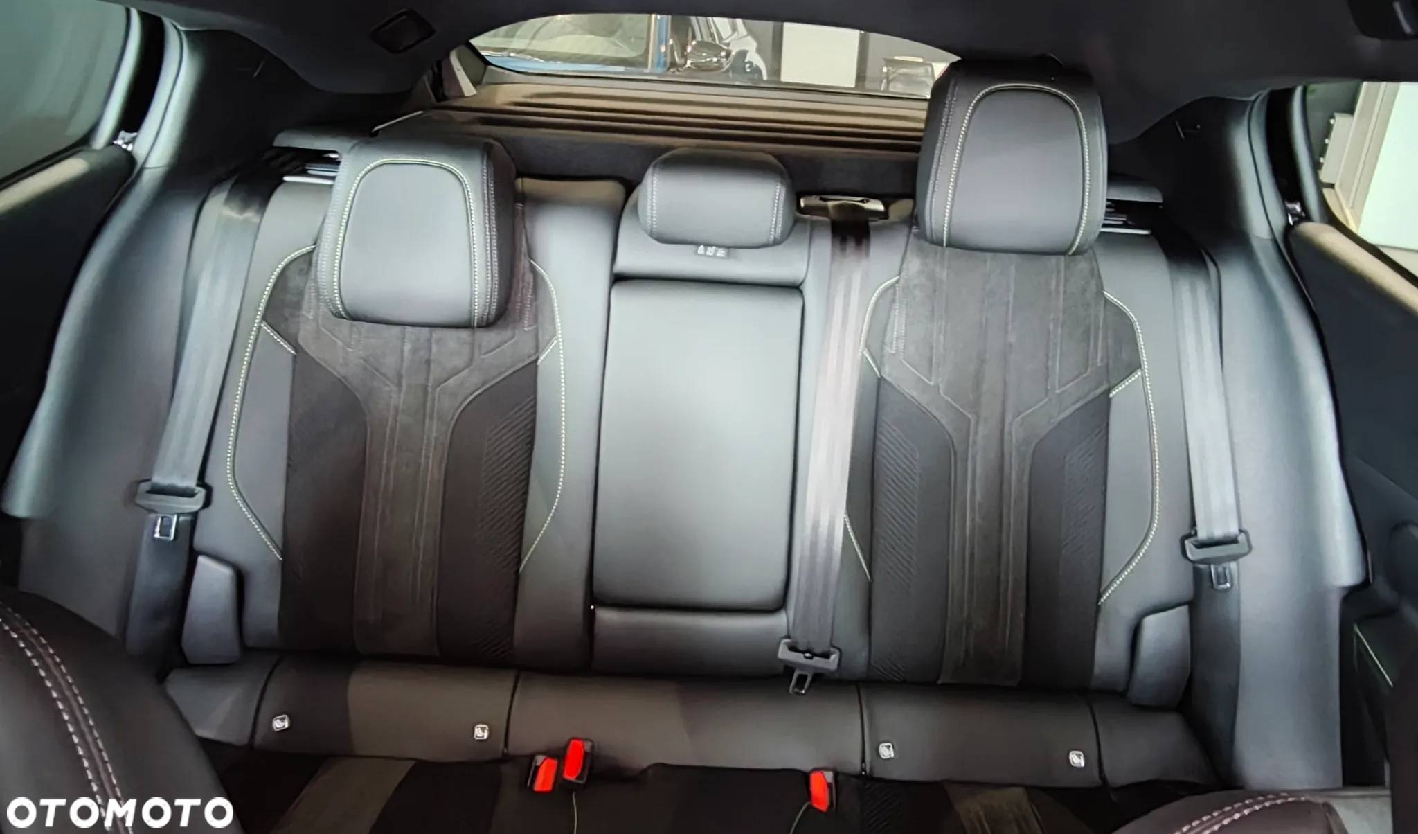 Peugeot 408 1.6 Plug-In Hybrid 225 GT EAT8 - 5