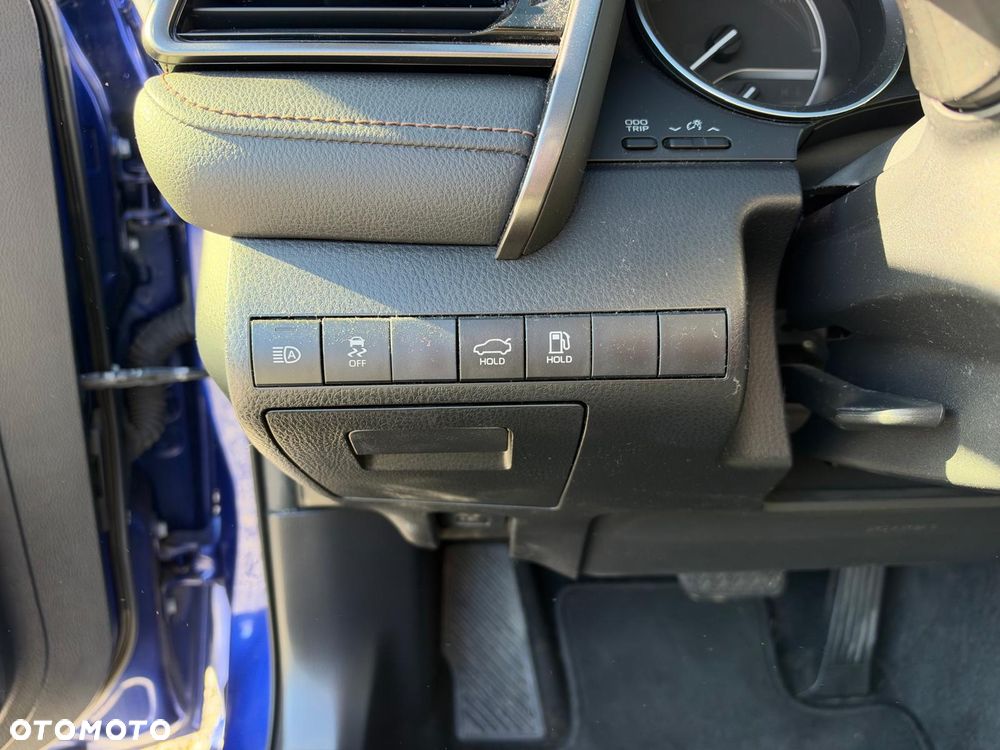 Toyota Camry 2.5 Hybrid Comfort CVT - 24