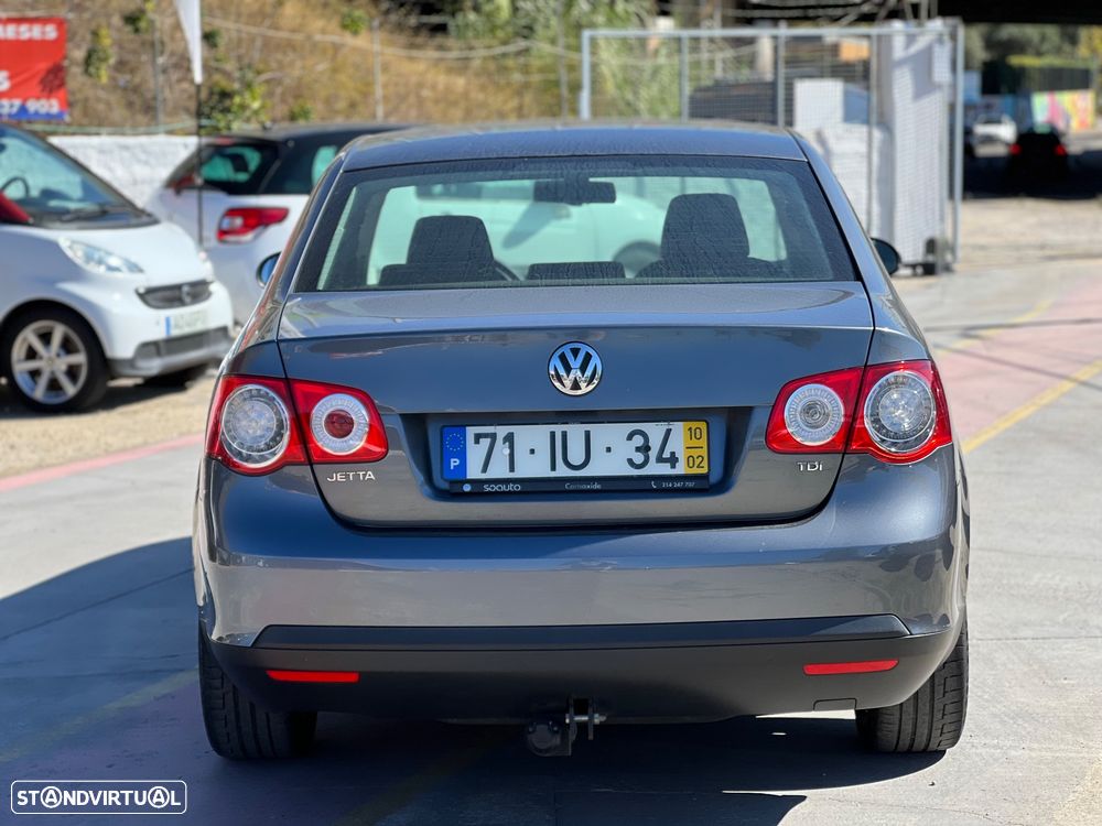 VW Jetta 1.6 TDi Confortline - 3