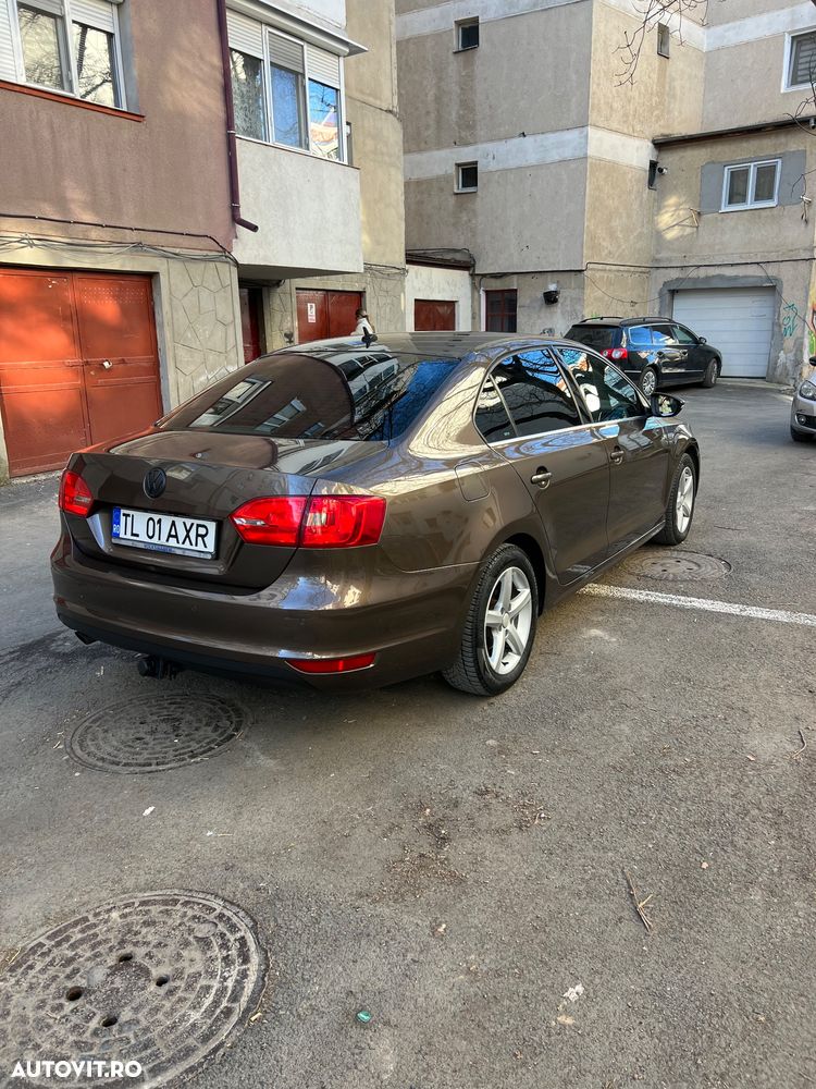 Volkswagen Jetta 1.6 TDI DPF Highline DSG - 10