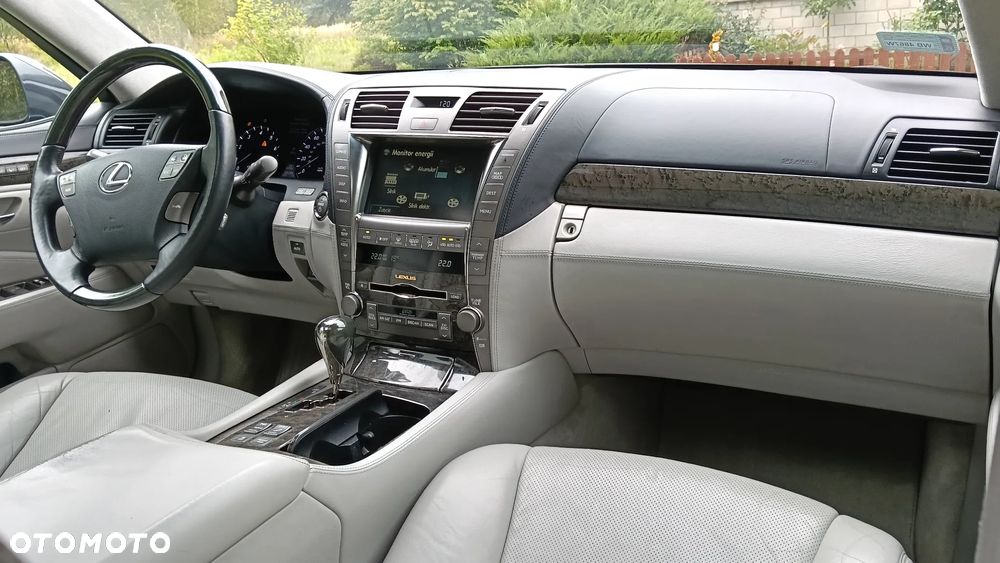 Lexus LS 600h L Prestige - 16