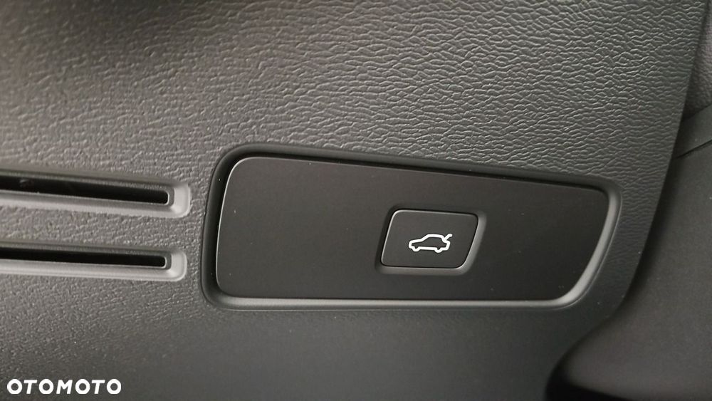 Volvo XC 40 B3 Plus Dark - 18