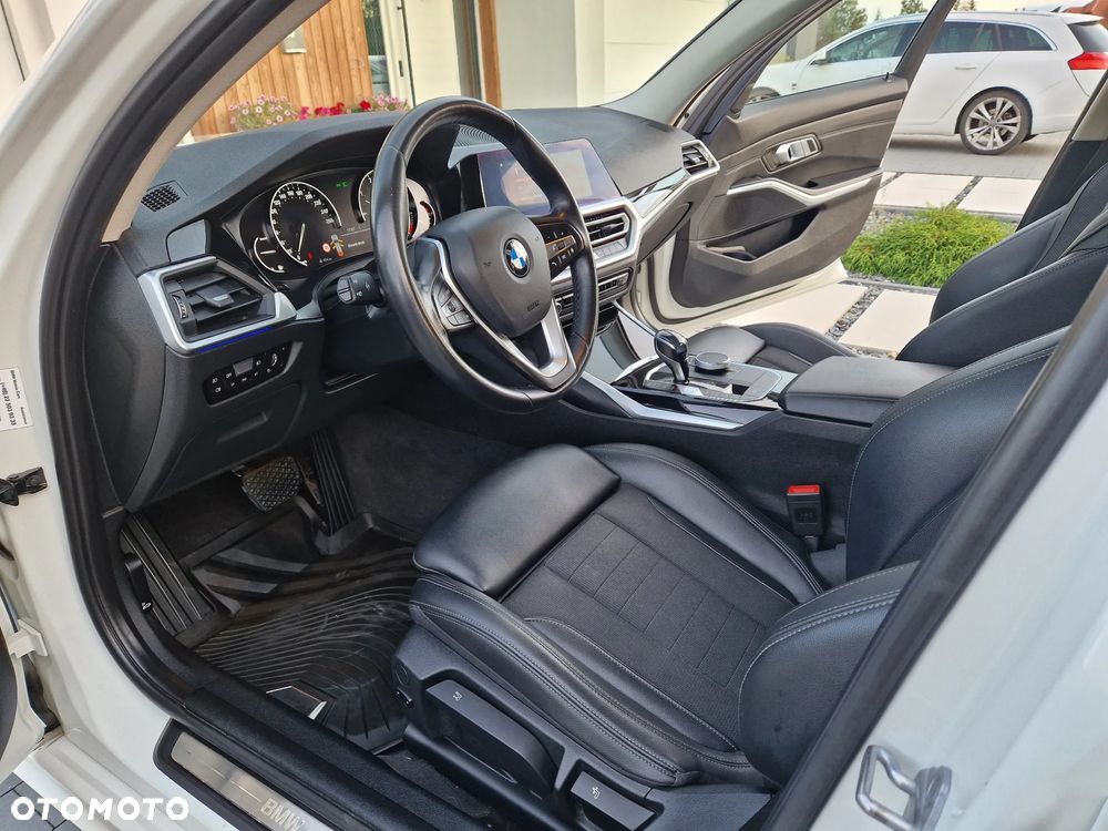 BMW Seria 3 318d Sport Line - 13