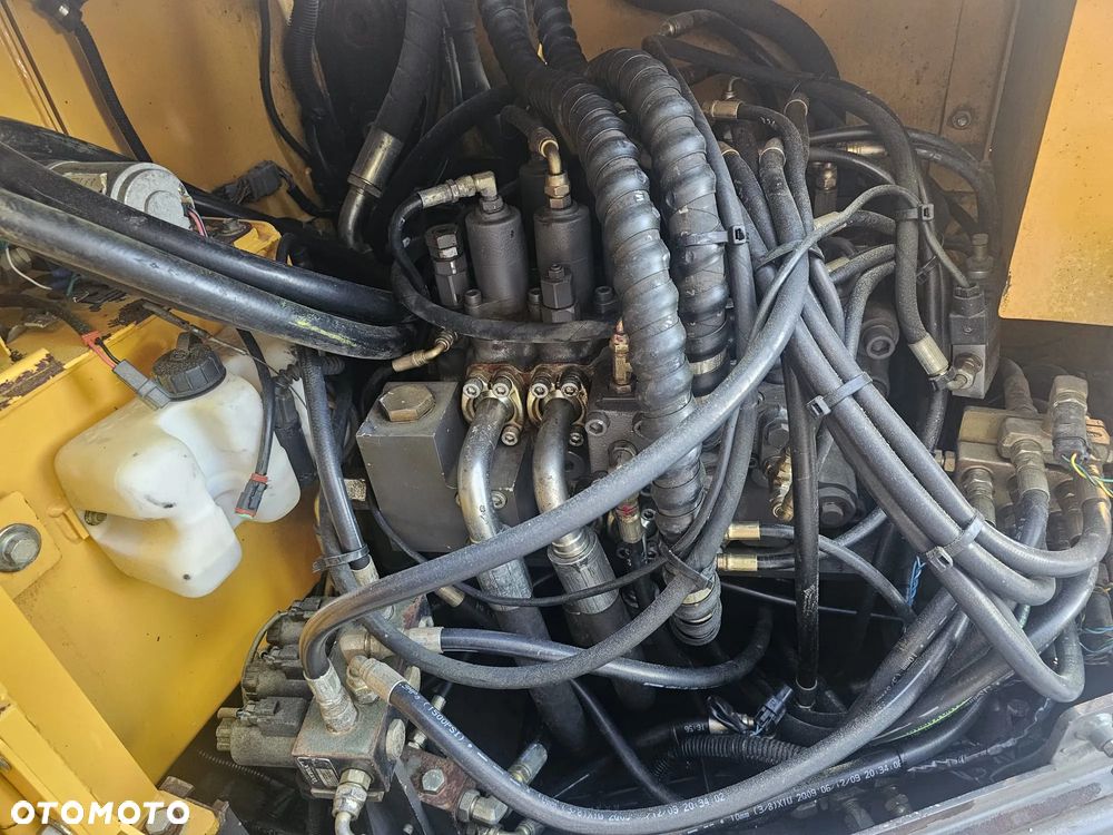Volvo ECR235CL - 16
