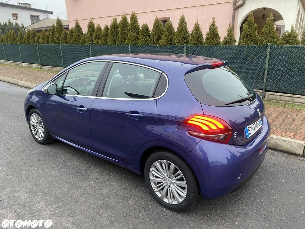 Peugeot 208 PureTech 82 Allure - 5