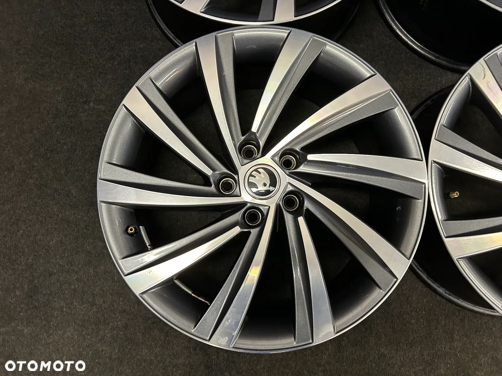 Alufelgi Skoda Octavia IV, III, VW Golf 7, 8, Toutan, Sportsvan 18 cali 5x112 4szt. Ładne! - 5