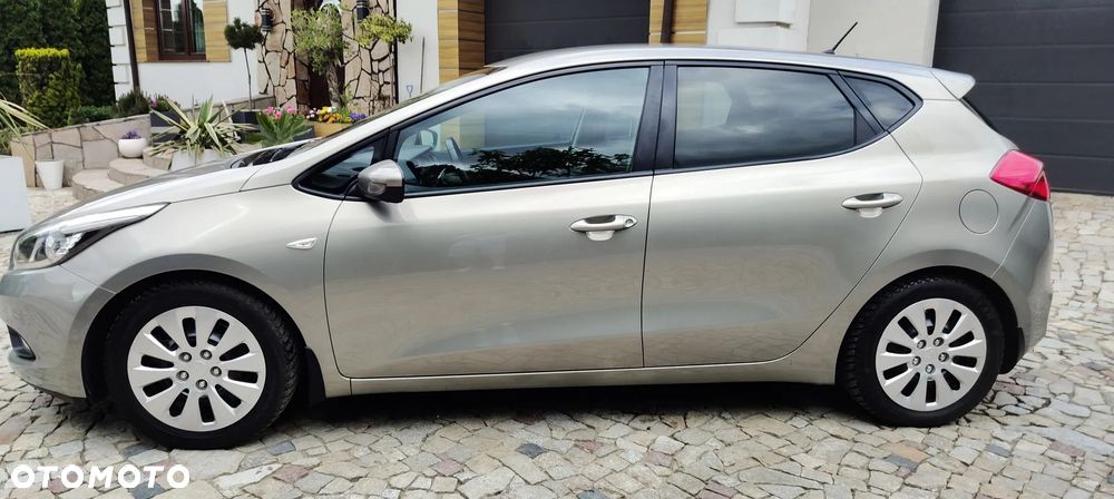 Kia Ceed 1.6 GDI ISG Platinum Edition - 3