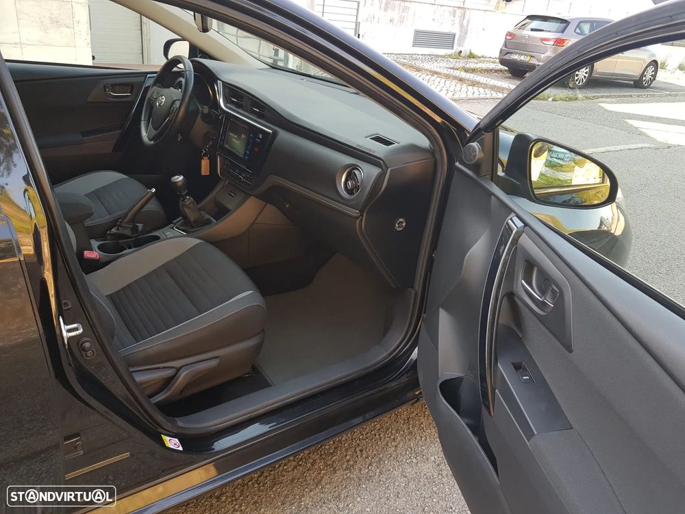 Toyota Auris Touring Sports 1.4 D-4D C.+P.Techo+P.Sport - 30