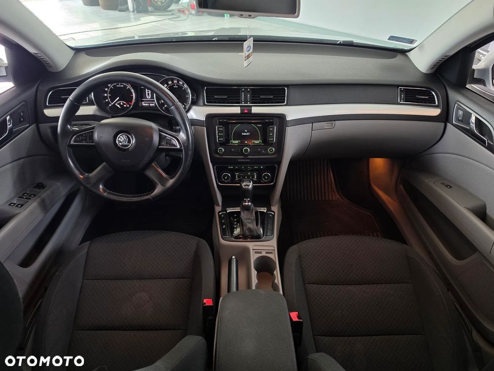 Skoda Superb 2.0 TDI Elegance DSG - 11