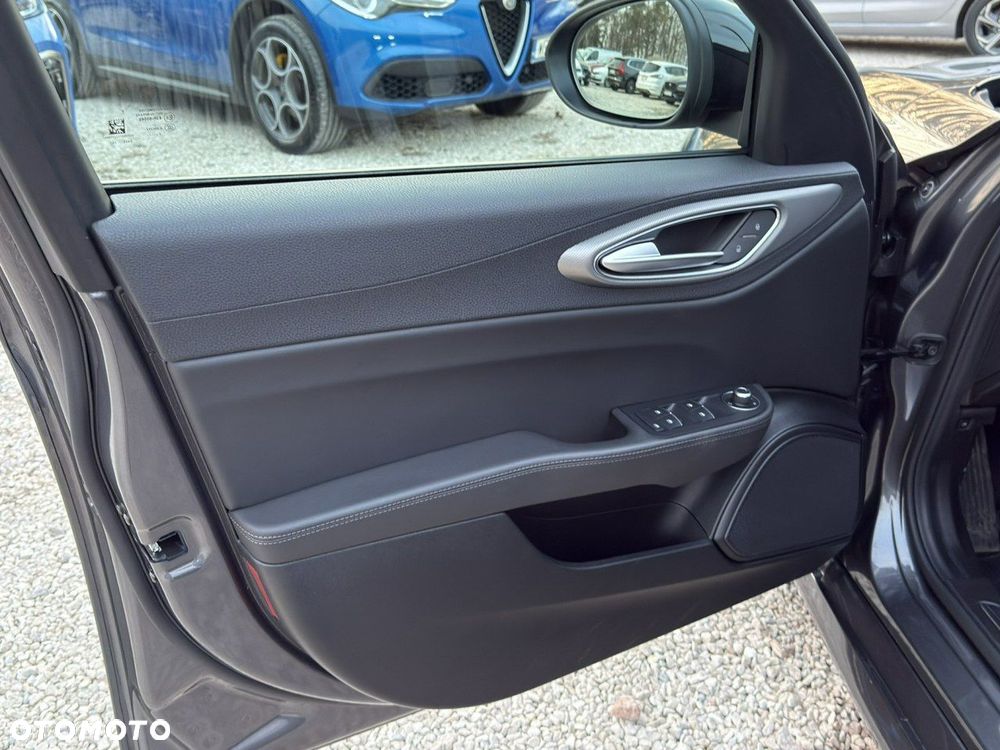 Alfa Romeo Giulia 2.0 Turbo 16V AT8-Q4 Veloce - 17