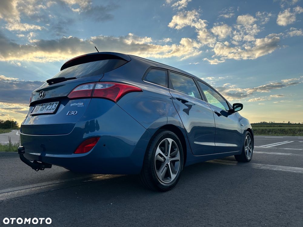 Hyundai i30 blue Kombi 1.4 YES Silver - 4