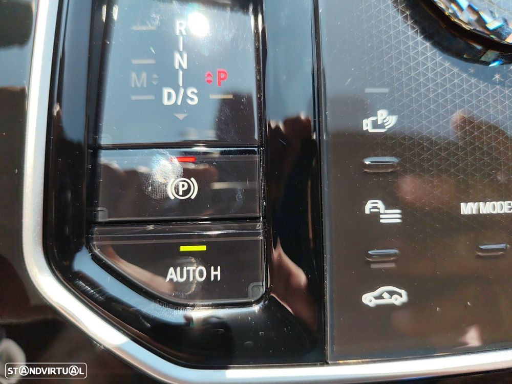 BMW 750 750e xDrive Pack Desportivo M - 32