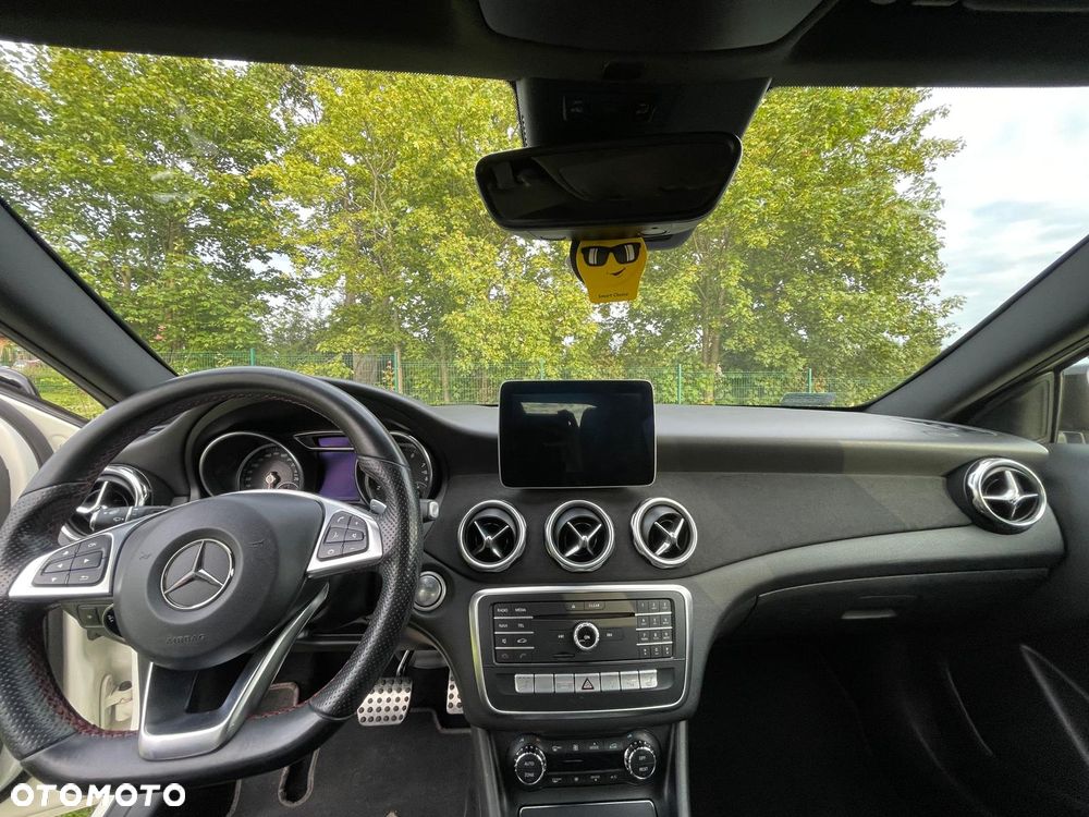 Mercedes-Benz GLA 200 7G-DCT AMG Line - 10