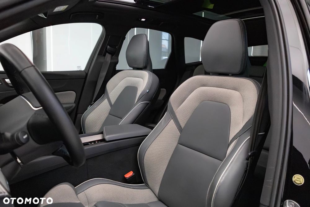 Volvo XC 60 B4 D AWD Plus Dark - 18