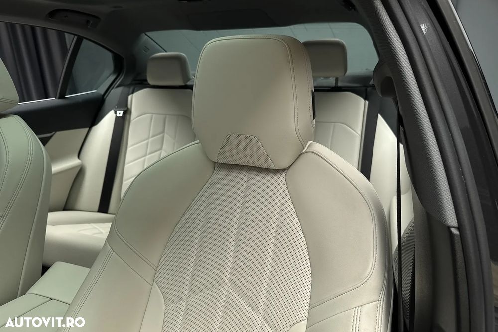 BMW Seria 5 520d Aut. - 24