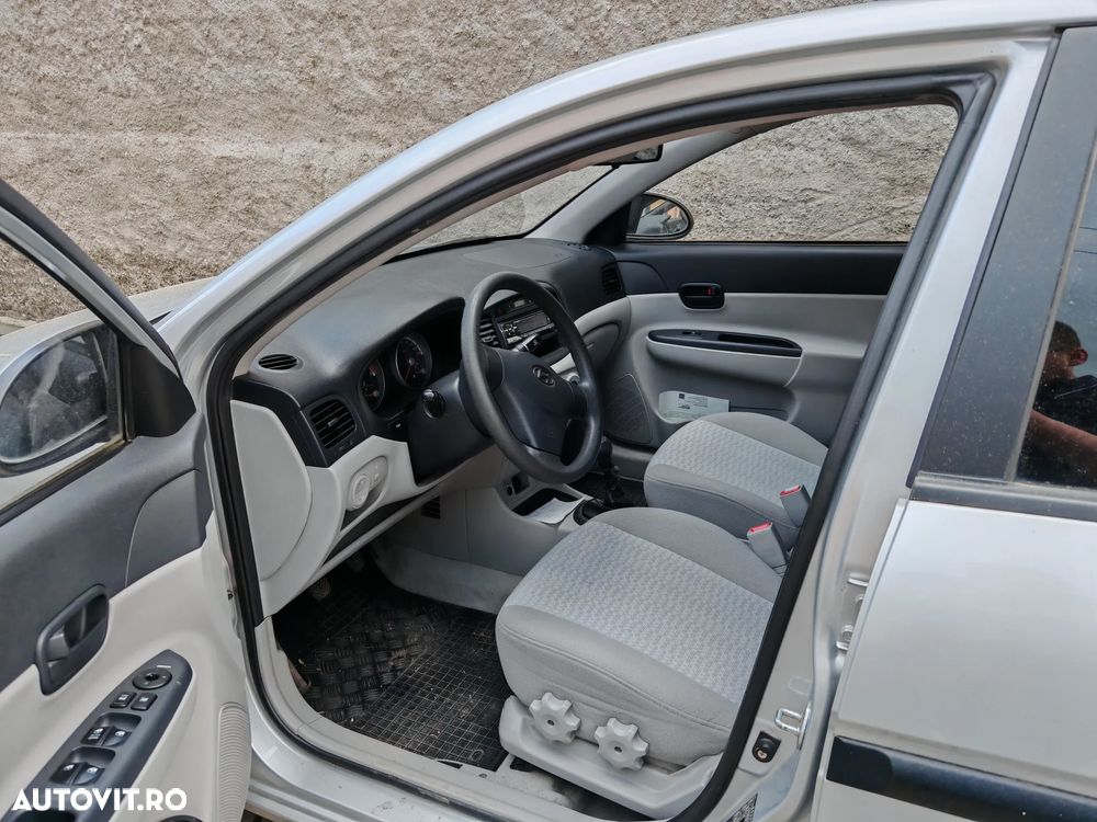 Hyundai Accent MC 14 DOHC 4DR GL CLASSIC - 8