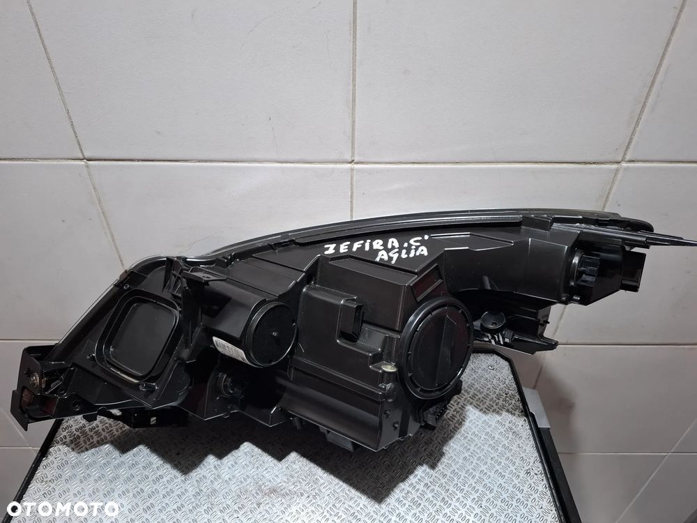 Lampa prawy przód Opel Zafira C Rok 2015 nr 39009024 Anglia - 5