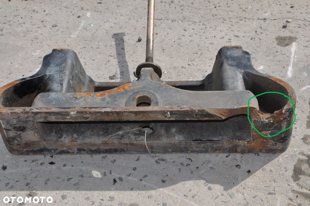 WIESZAK OBCIĄŻNIKÓW MASSEY FERGUSON 7480 6480 6485 - 3