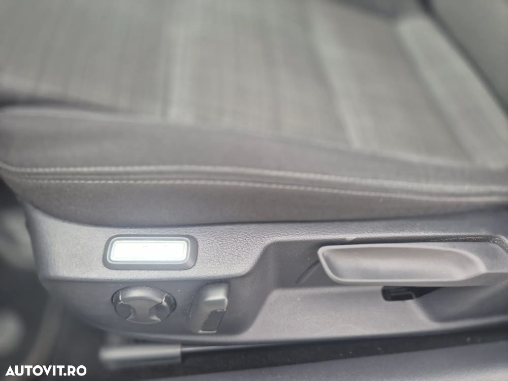 Volkswagen Passat 2.0 TDI DSG Comfortline - 32