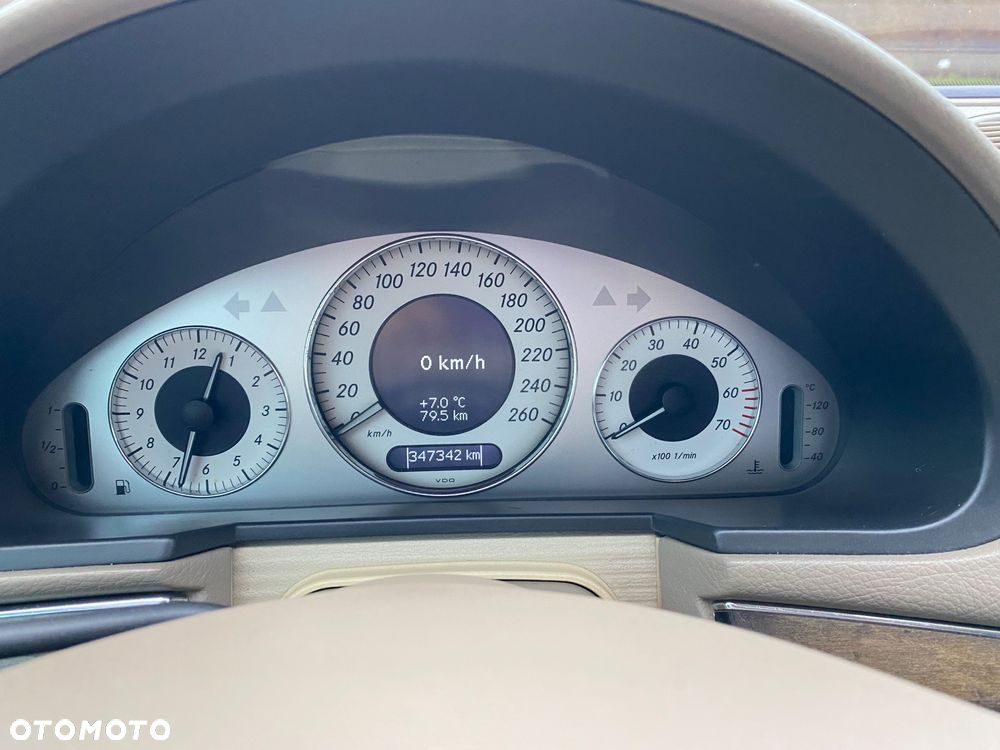 Mercedes-Benz Klasa E 500 T Avantgarde - 16