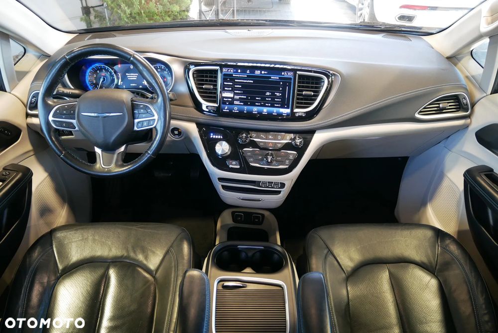 Chrysler Pacifica - 16