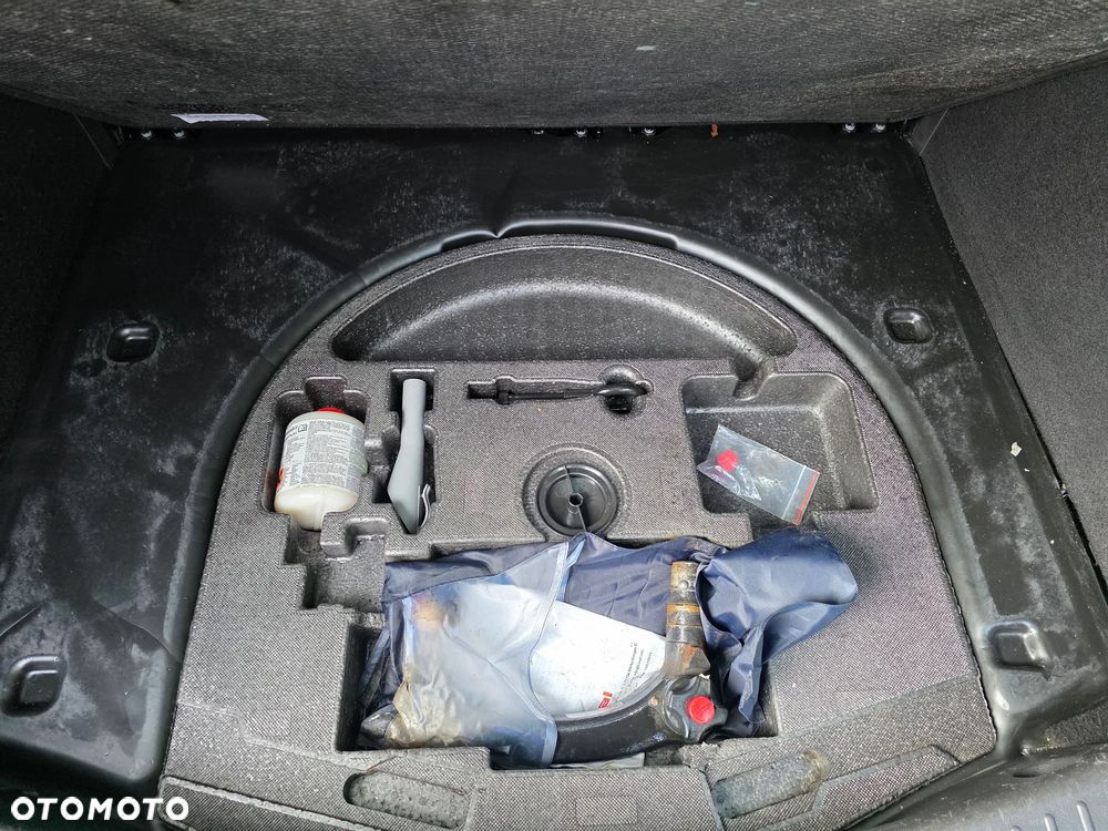 Ford Kuga 2.0 TDCi 2x4 Titanium - 35