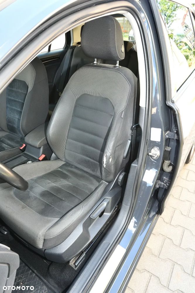 Volkswagen Golf - 33