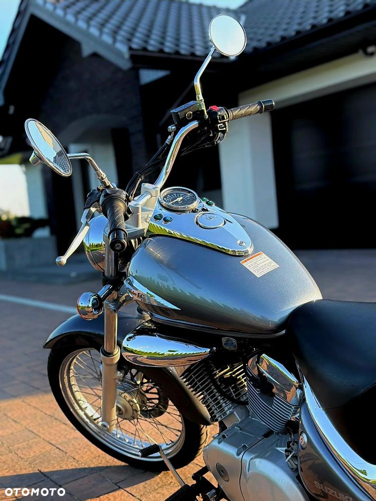 Suzuki Intruder - 1
