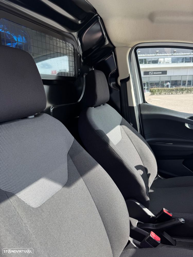 Ford Transit Courier - 16