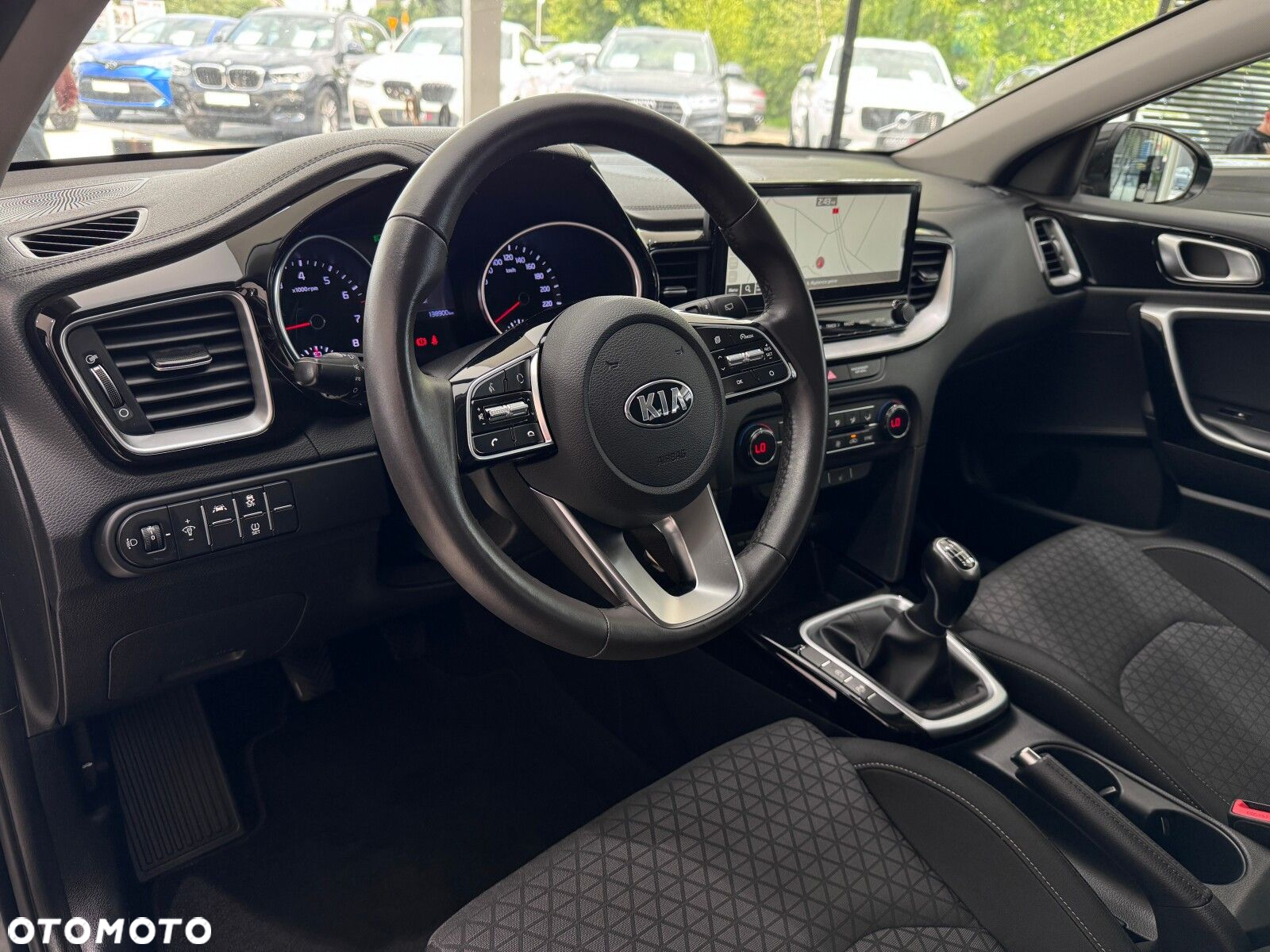 Kia Ceed - 8