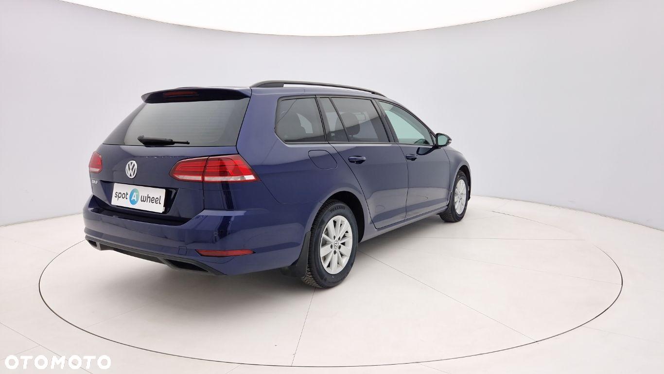 Volkswagen Golf - 6
