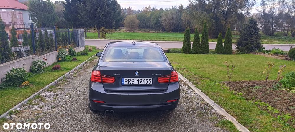 BMW Seria 3 328i xDrive Luxury Line - 9