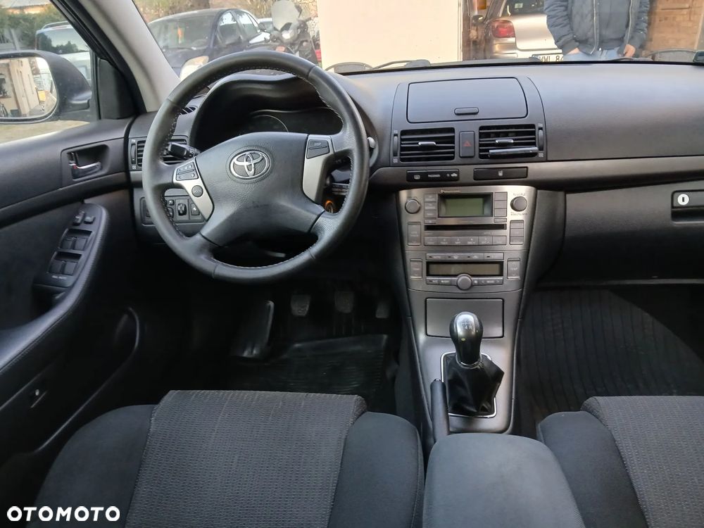 Toyota Avensis - 13