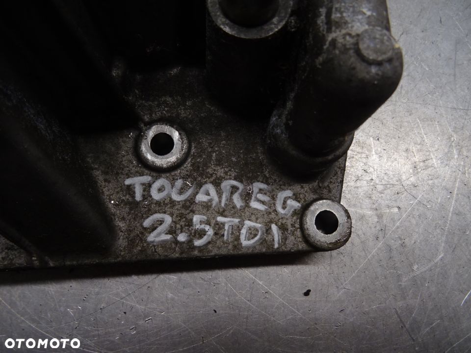 VW TOUAREG I 02-05 2.5TDI PODSTAWA FILTRA OLEJU - 2
