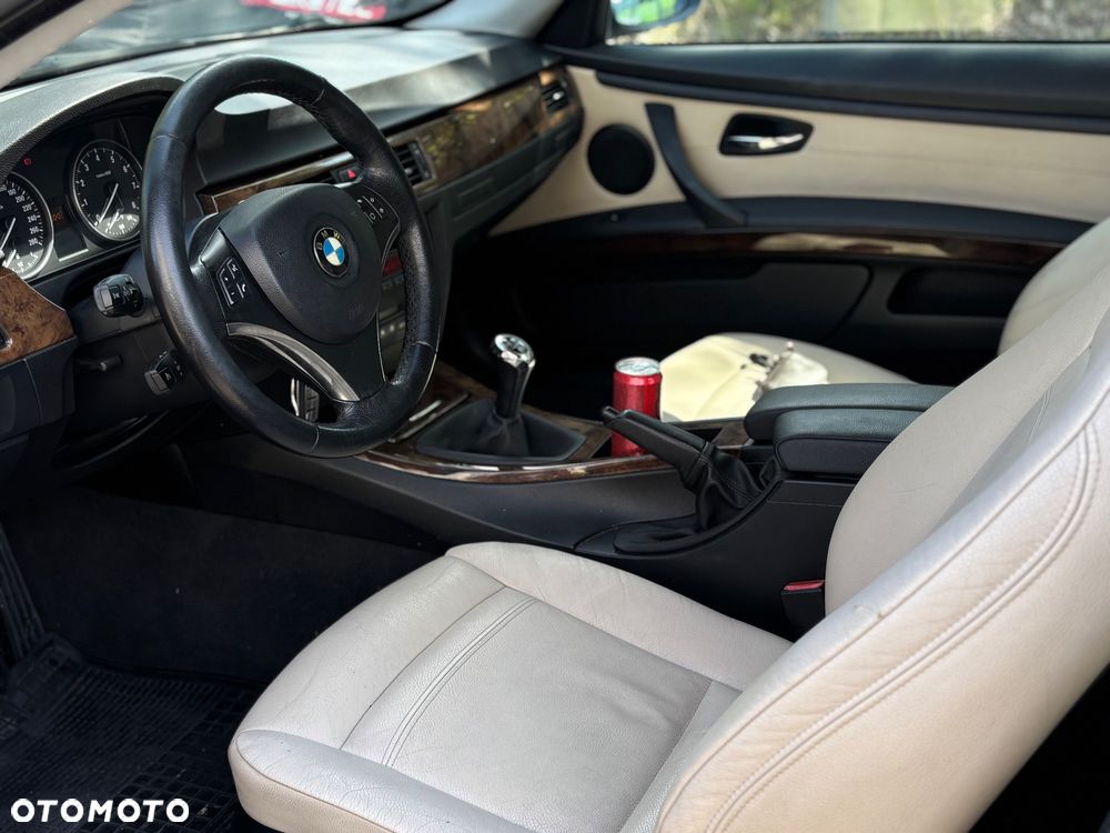 BMW Seria 3 325i M Sport Edition - 26